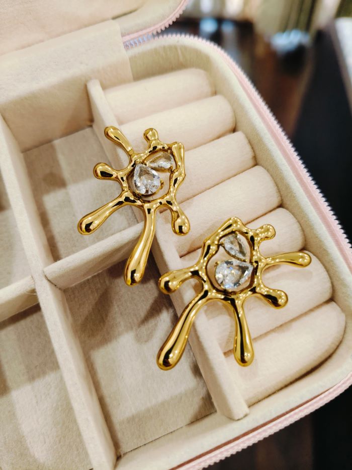 Elunara anti-tarnish stud earrings