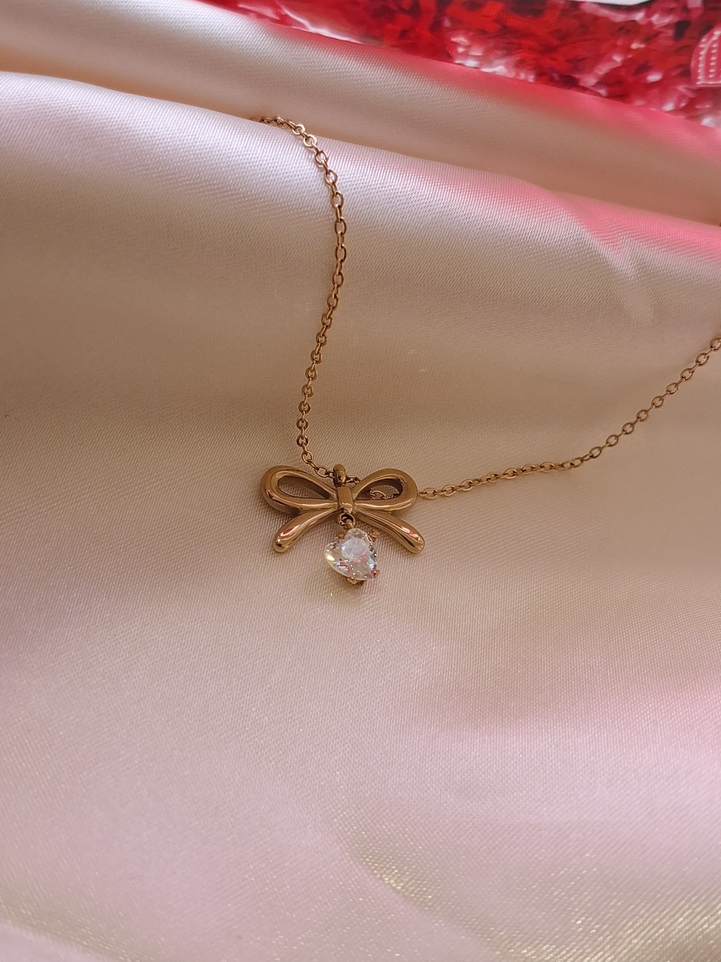 Frida anti-tarnish heart and bow chain