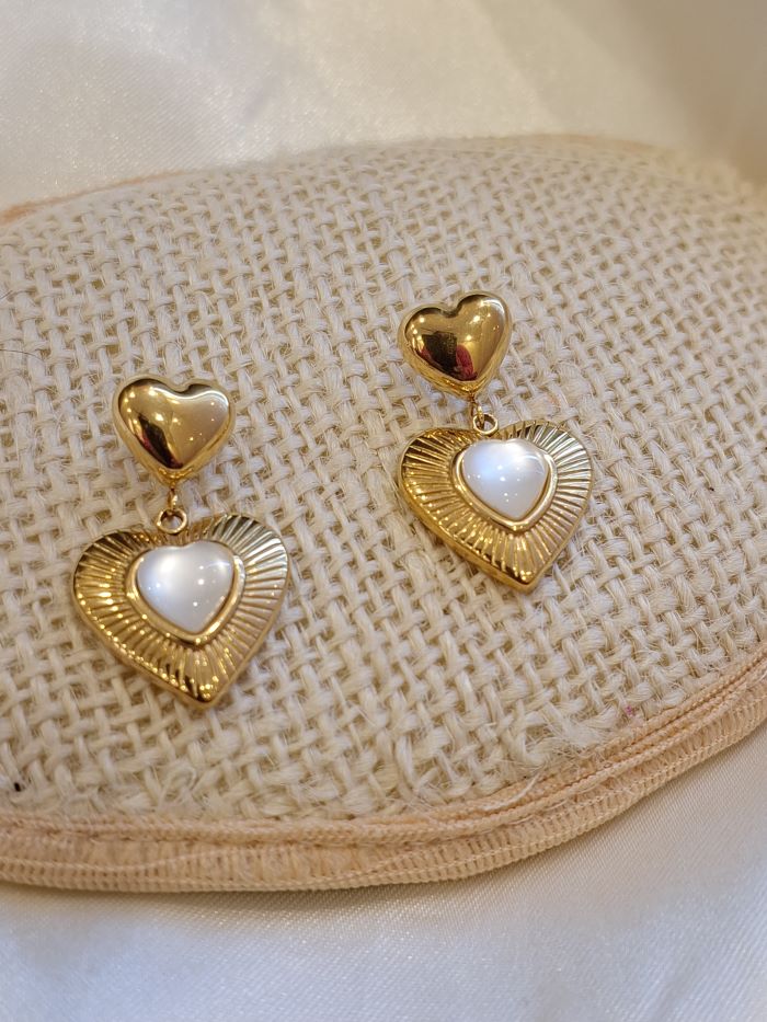 Frida anti-tarnish heart drop earrings