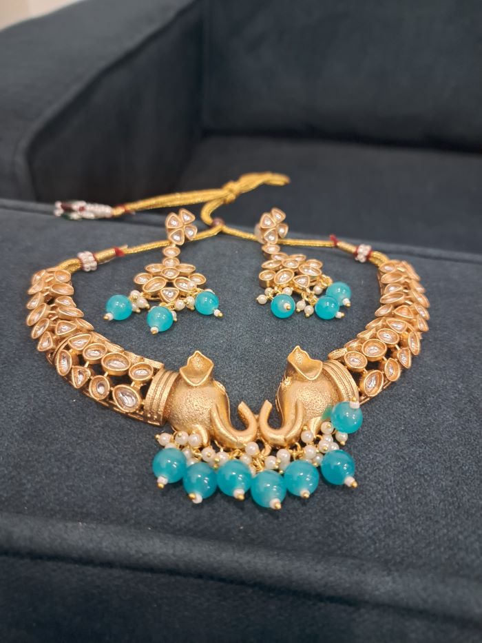 Guni blue choker necklace set