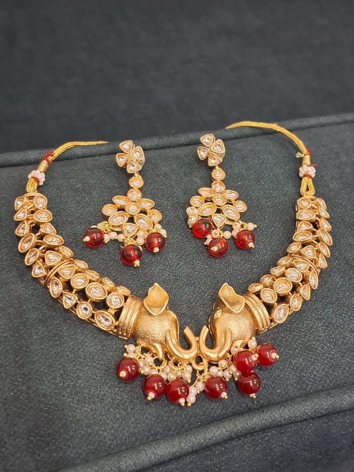 Guni red choker necklace set