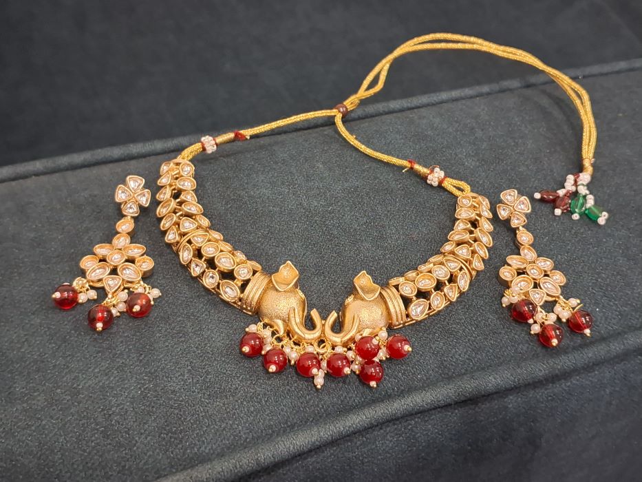 Guni red choker necklace set