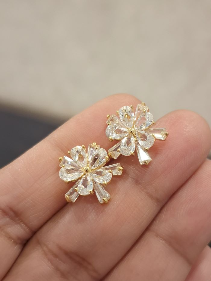 Hannah anti-tarnish stud earrings