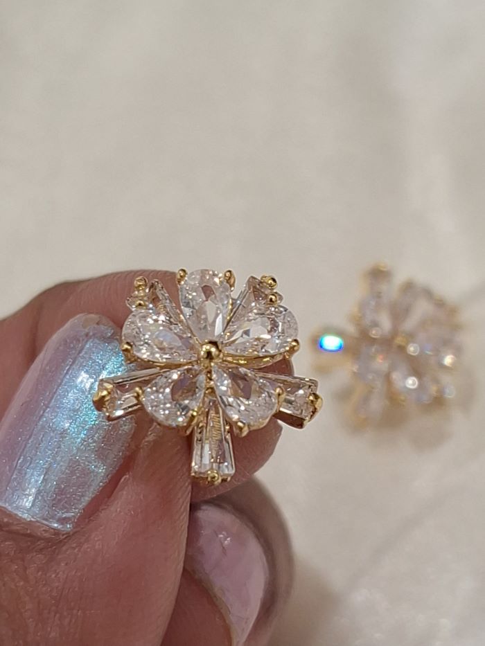 Hannah anti-tarnish stud earrings