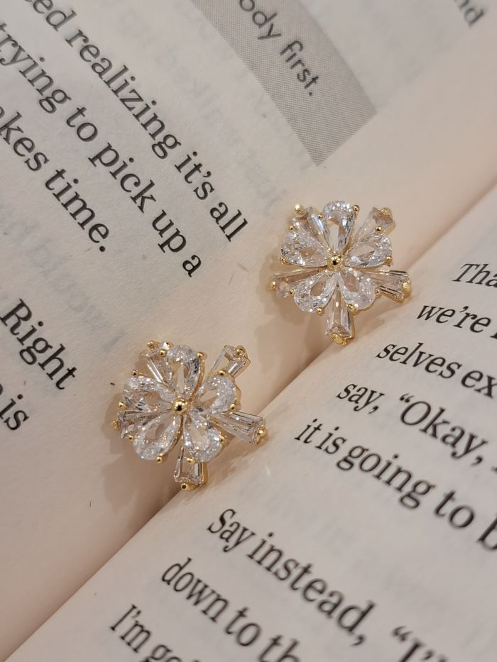 Hannah anti-tarnish stud earrings