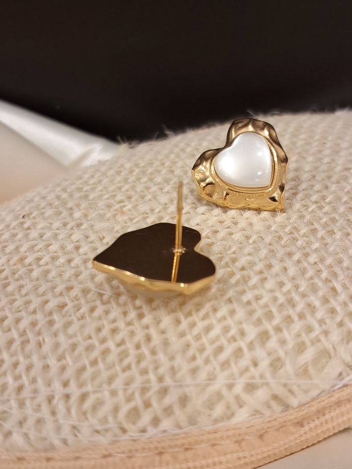 Helly anti-tarnish heart studs earrings