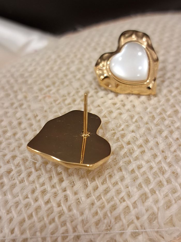 Helly anti-tarnish heart studs earrings