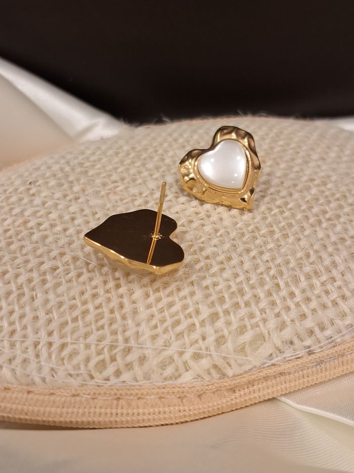 Helly anti-tarnish heart studs earrings