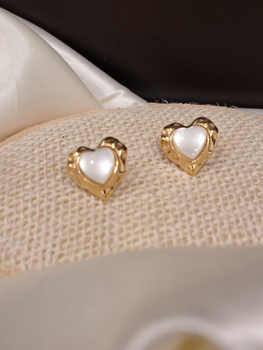 Helly anti-tarnish heart studs earrings