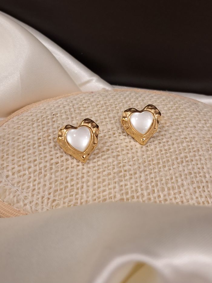 Helly anti-tarnish heart studs earrings