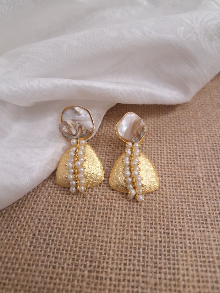 Jennifer pearl studs earrings
