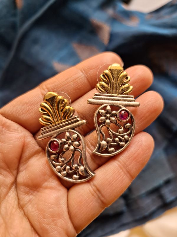 Kabira Pink paisley studs