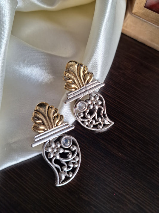 Kabira White paisley studs