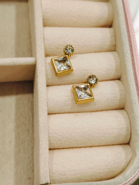 Karen anti-tarnish White stud earrings