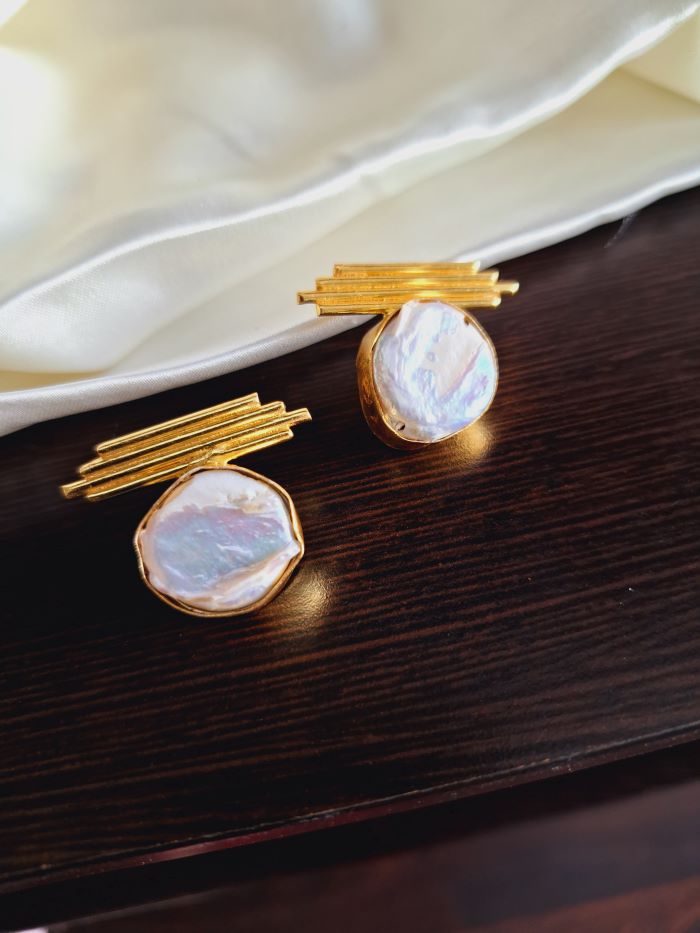Kiara pearl stud earrings
