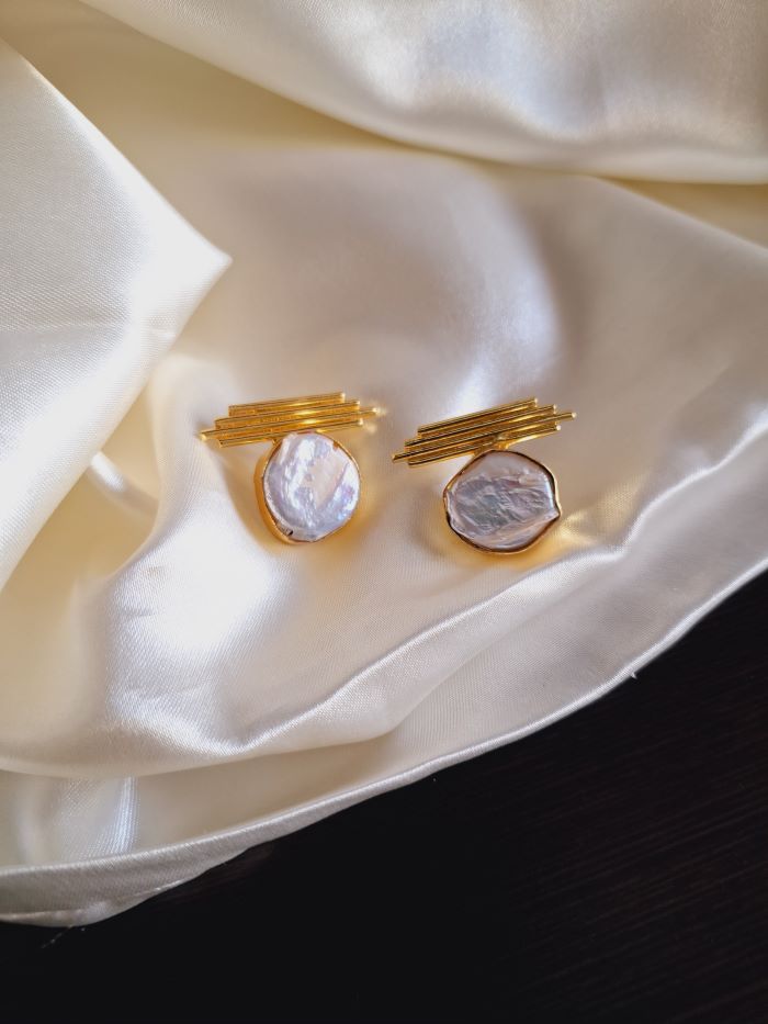 Kiara pearl stud earrings