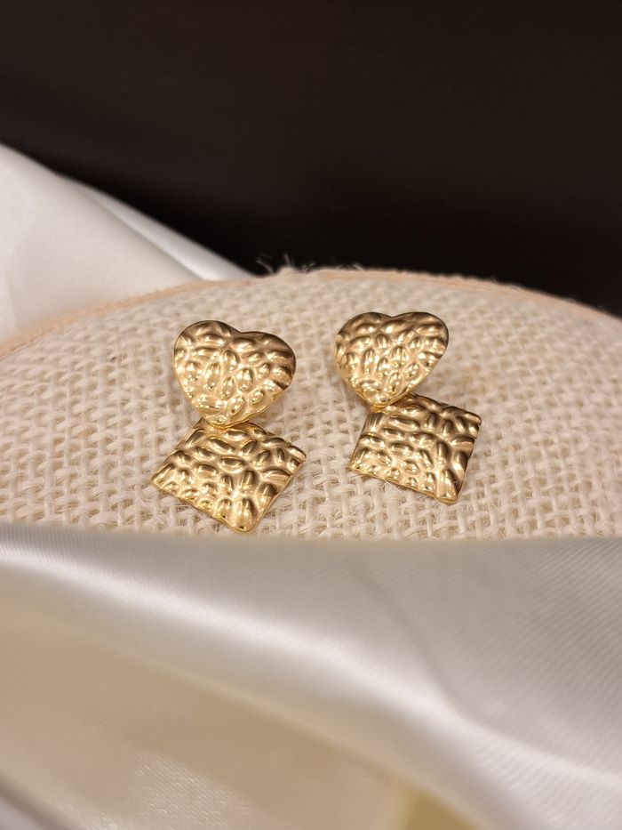 Kiya anti-tarnish heart drop earrings