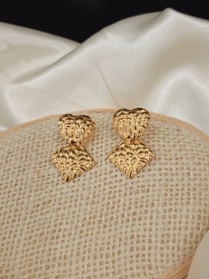Kiya anti-tarnish heart drop earrings