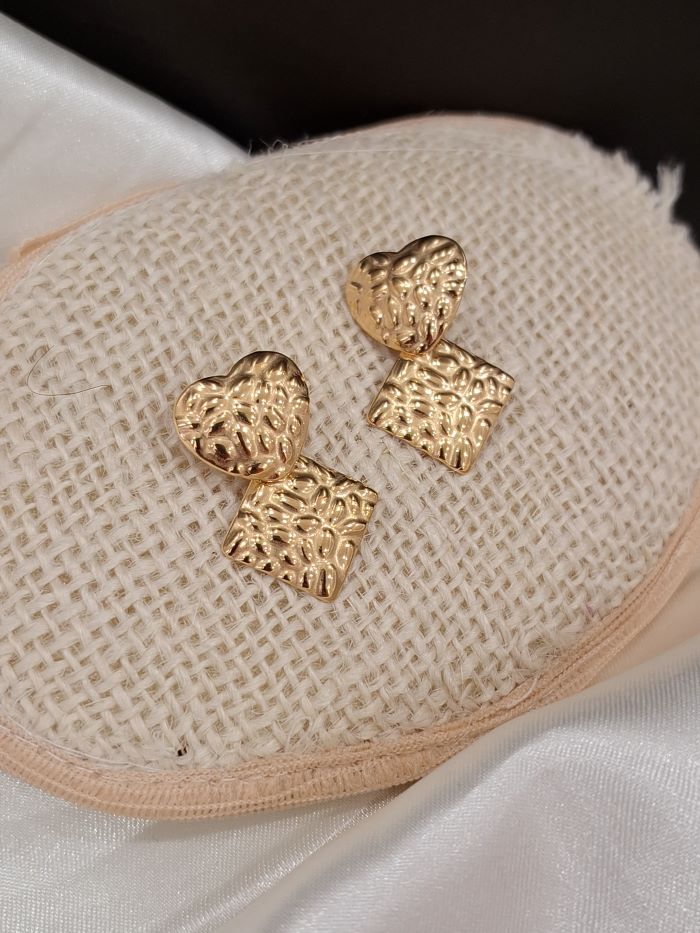 Kiya anti-tarnish heart drop earrings
