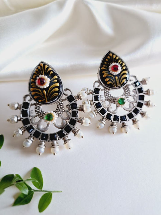 Koesha Black studs earrings