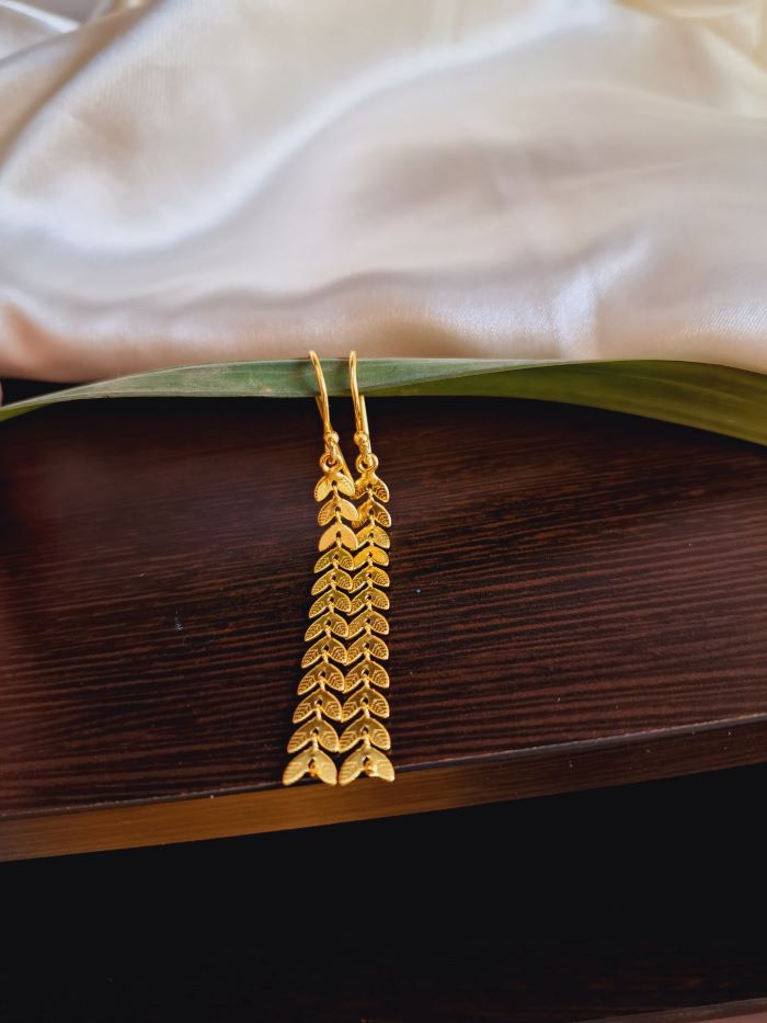Pristine long linear earrings