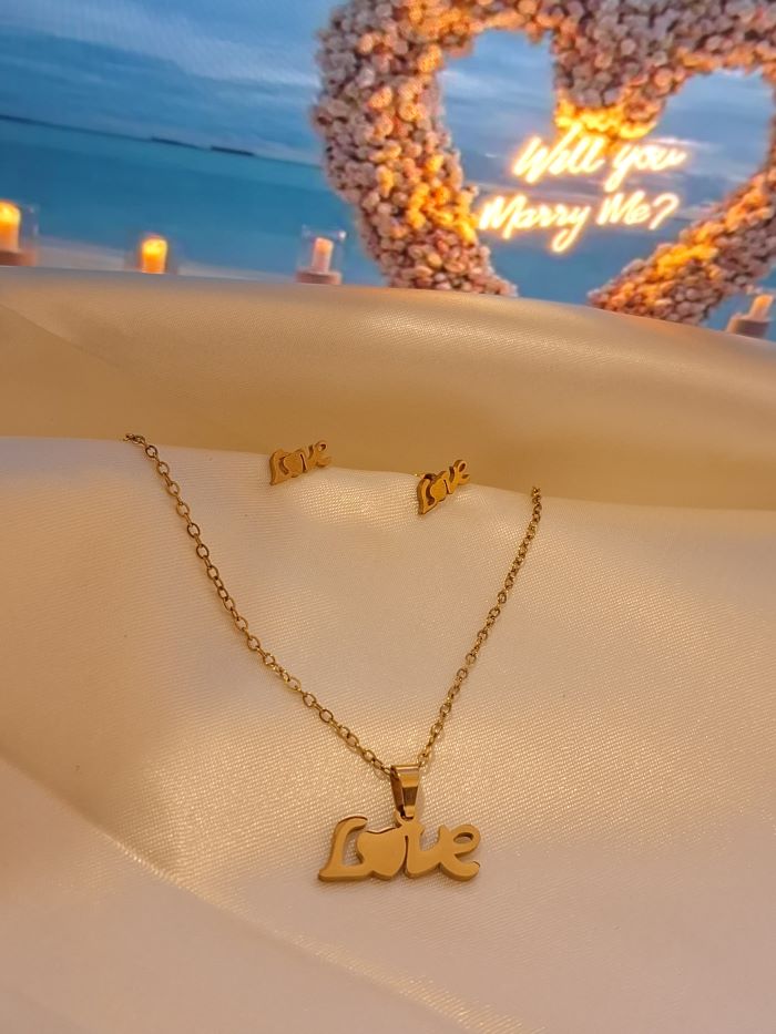 Love anti-tarnish love sign pendant pendant set