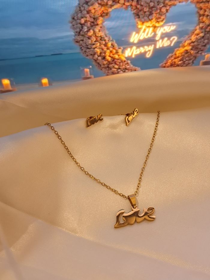 Love anti-tarnish love sign pendant pendant set