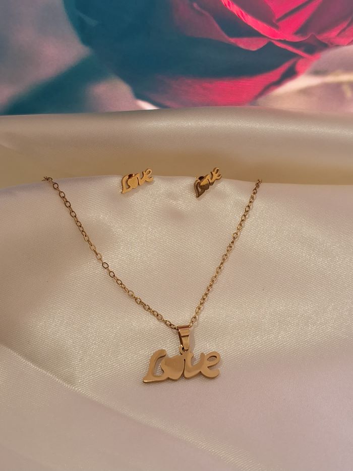 Love anti-tarnish love sign pendant pendant set
