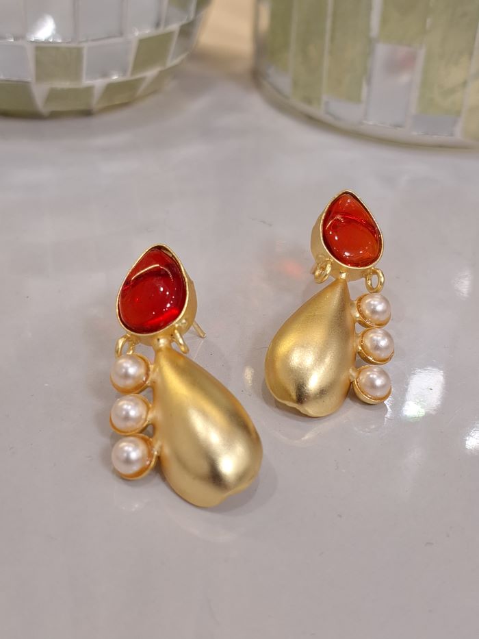 Madiha red studs earrings