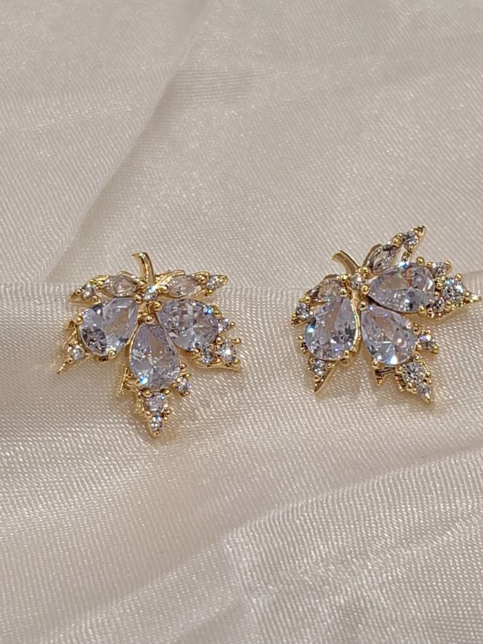 Maple anti-tarnish stud earrings