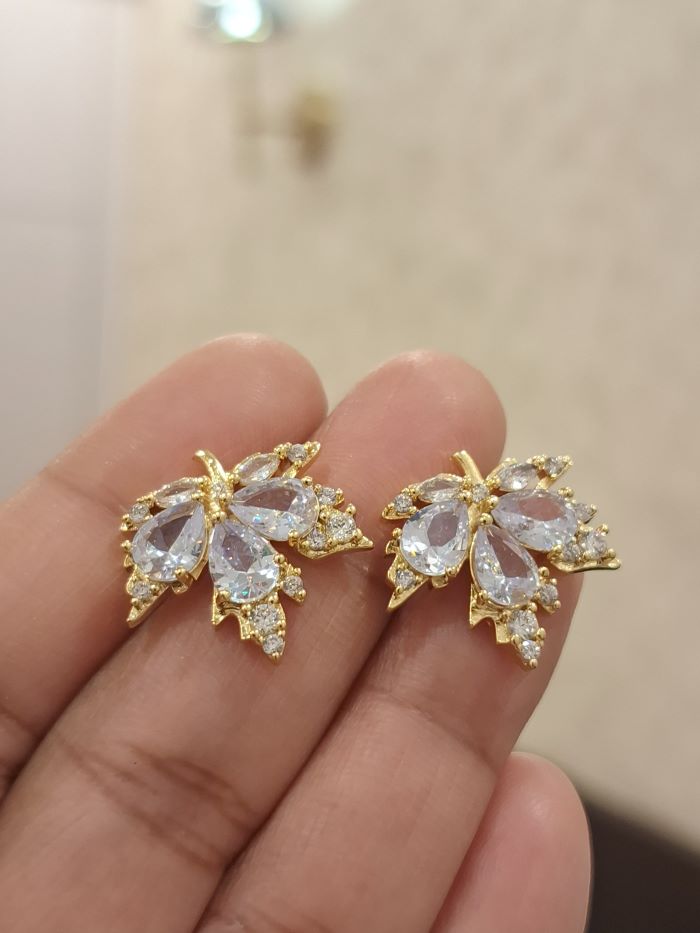 Maple anti-tarnish stud earrings