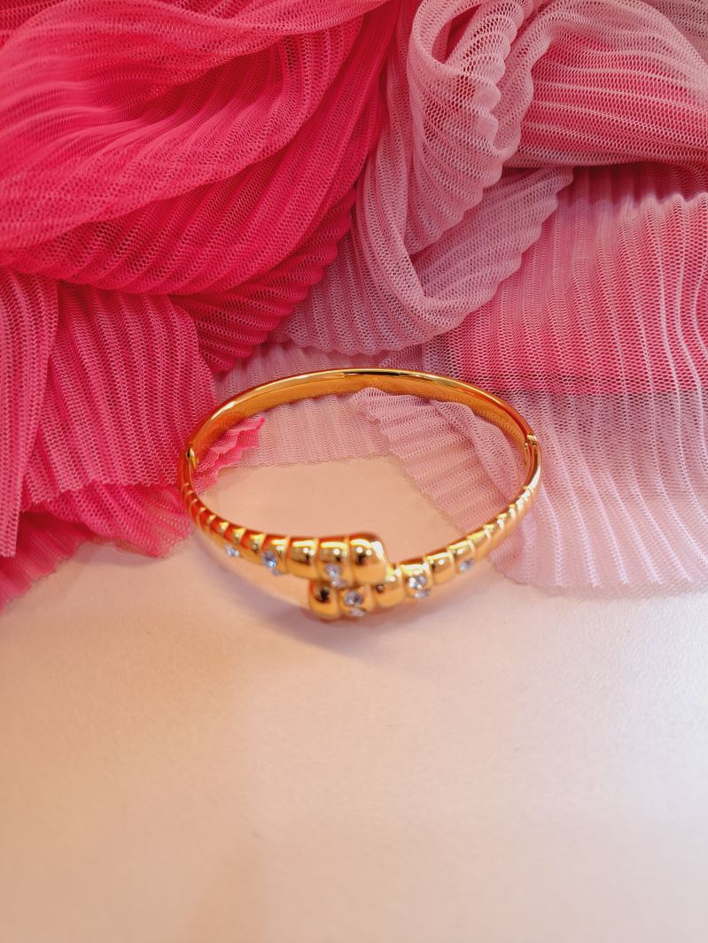 Naila anti-tarnish bracelet-free size