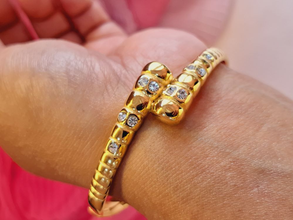 Naila anti-tarnish bracelet-free size