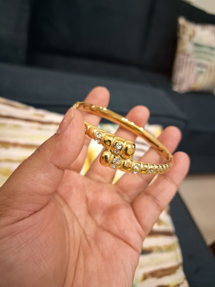 Naila anti-tarnish bracelet-free size