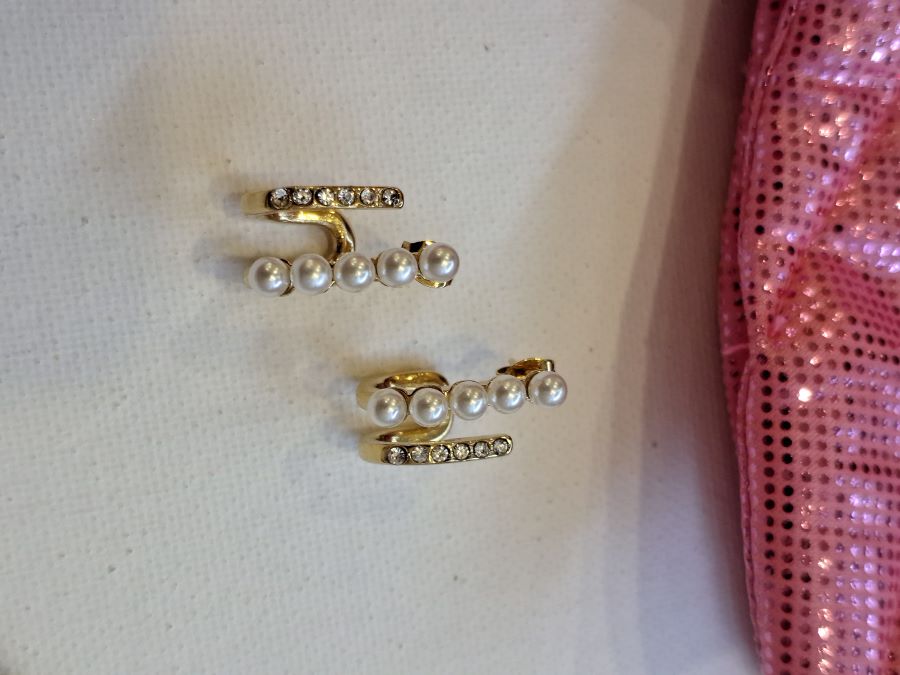 Oh So Pearly studs earrings