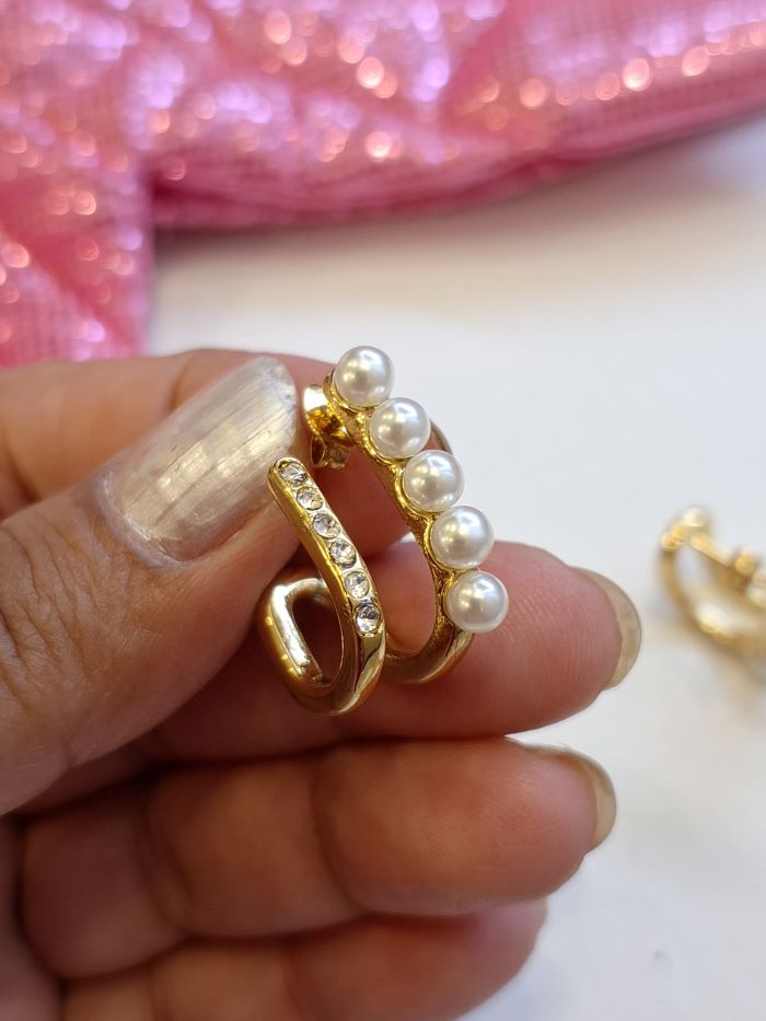Oh So Pearly studs earrings