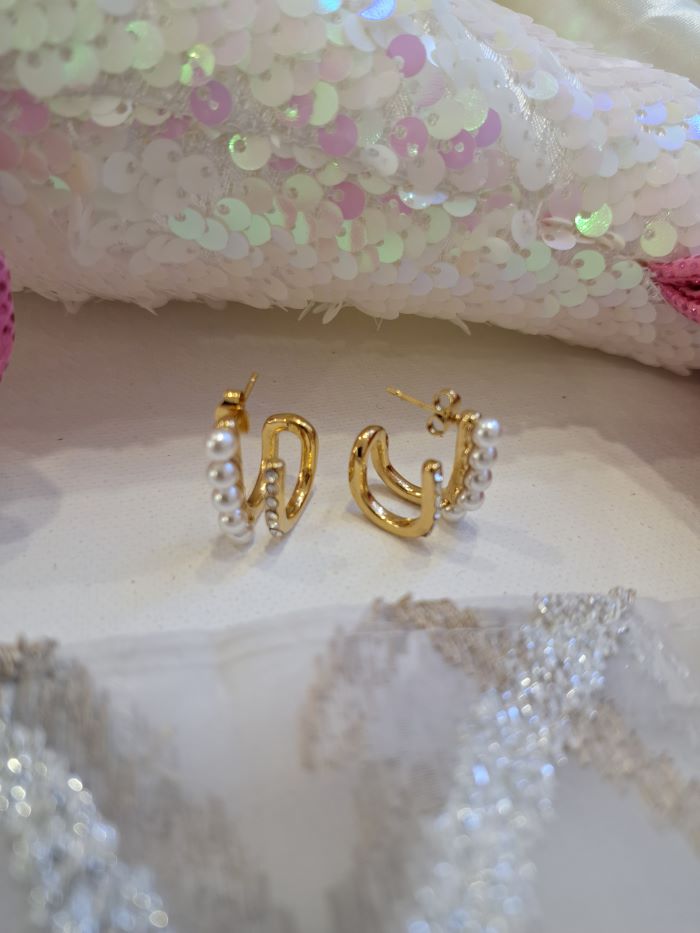 Oh So Pearly studs earrings
