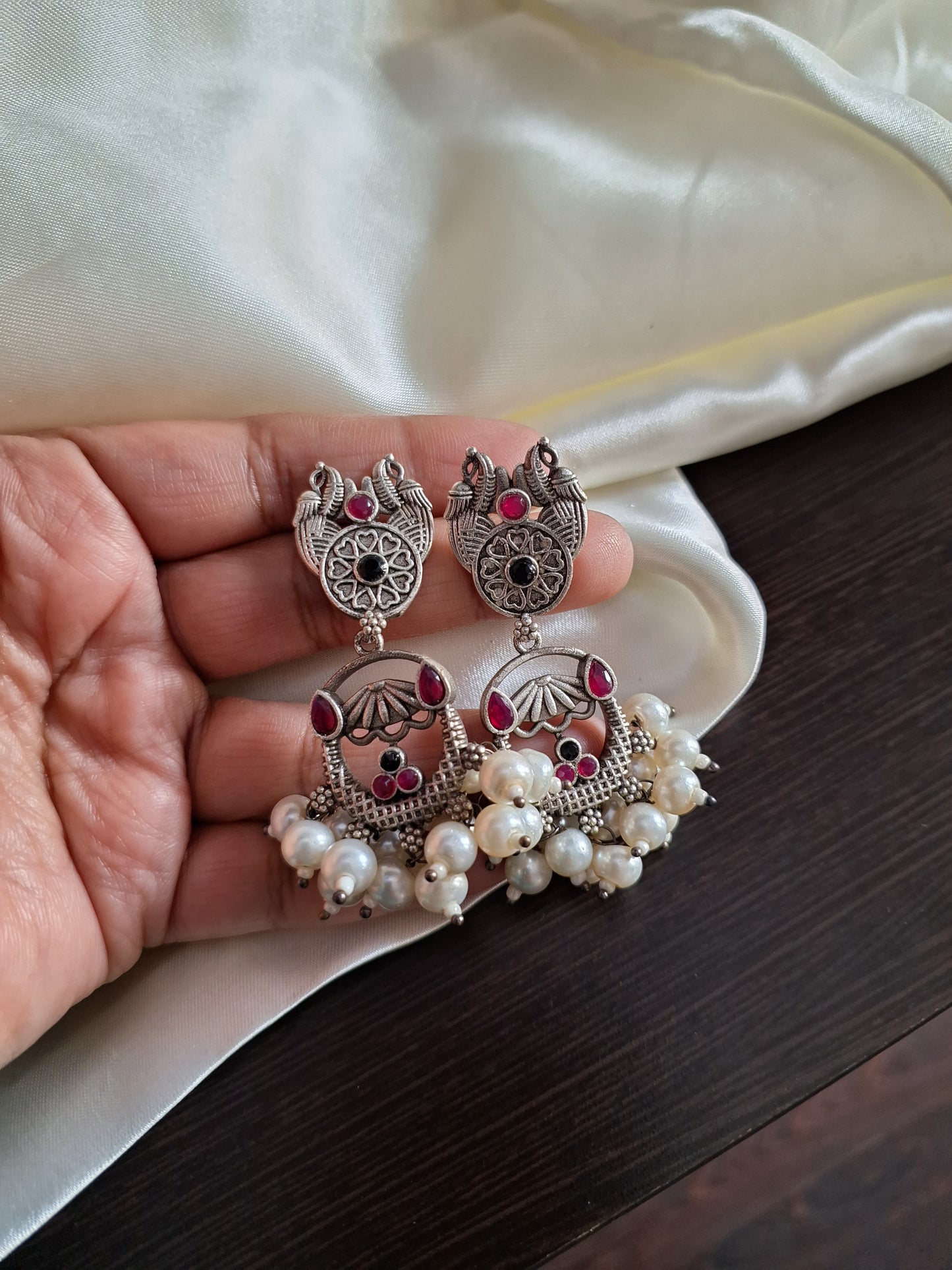 Poorva Danglers White