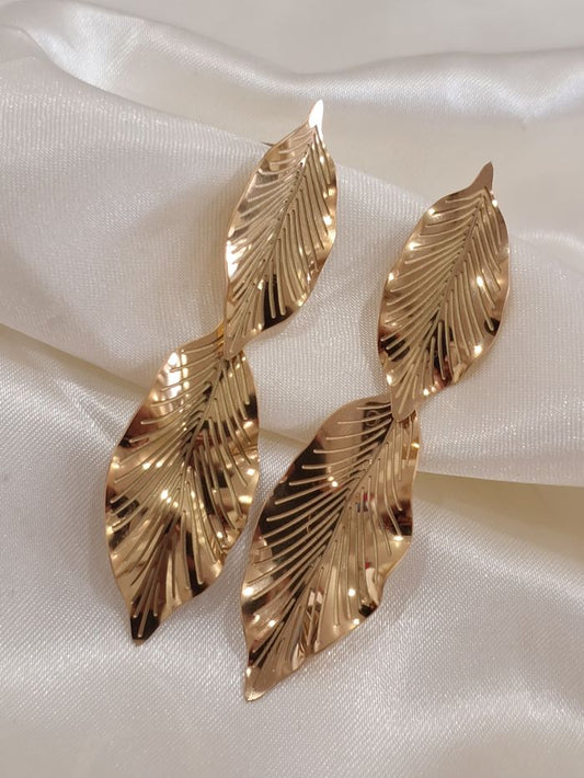 Purevibes anti-tarnish hanging earrings.