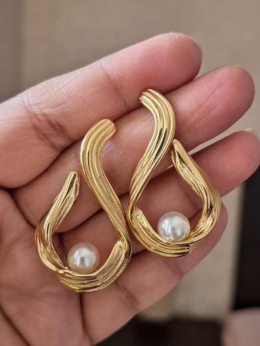 Sakya stud earrings