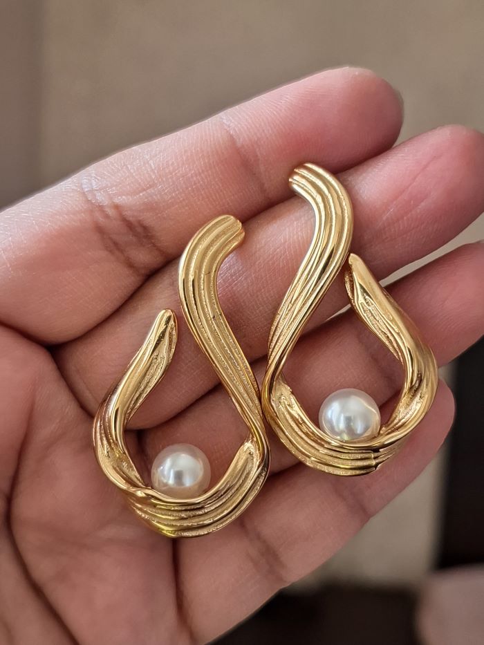 Sakya stud earrings
