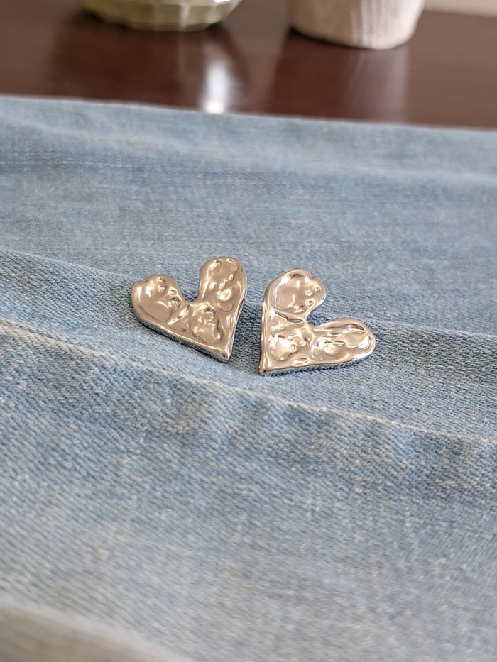 Real love anti-tarnish stud earrings
