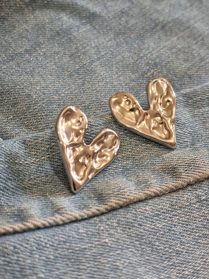 Real love anti-tarnish stud earrings