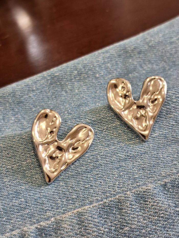Real love anti-tarnish stud earrings