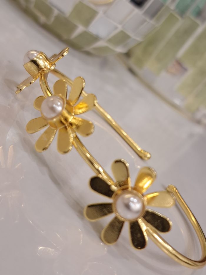 Savana floral brass bracelet-free size