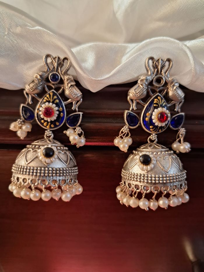 Sharmin dark blue jhumkis
