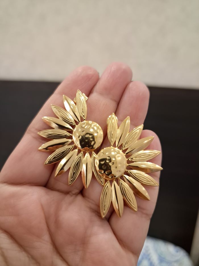 Soulful anti-tarnish floral studs earrings