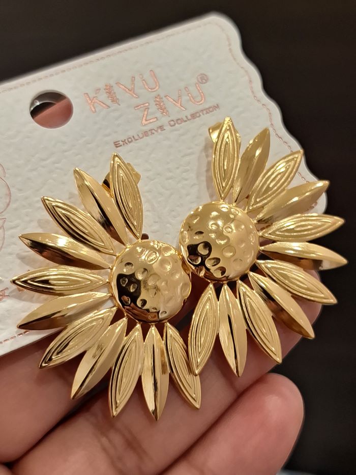 Soulful anti-tarnish floral studs earrings