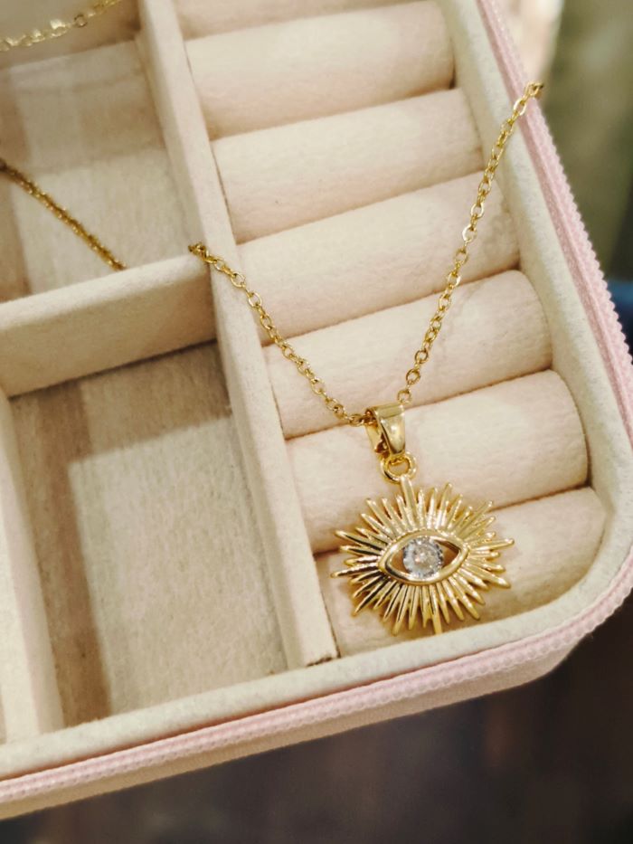 Stayaway anti-tarnish pendant with chain