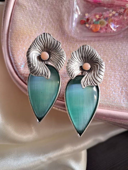 Survi pastel green studs